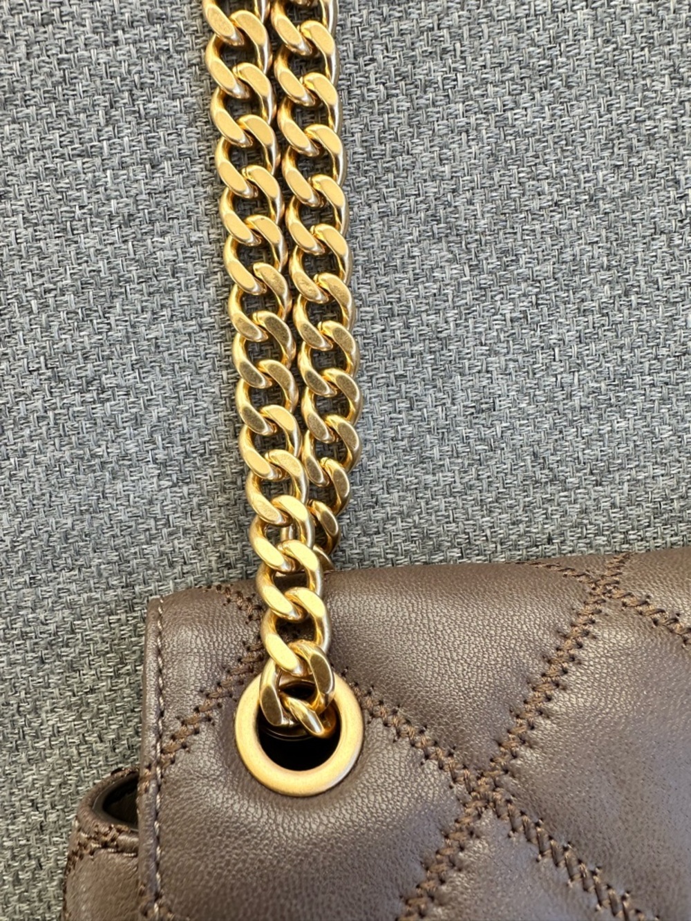 🌟TORY BURCH Quilted Willa Quilted Shoulder Bag in Volcanic with Gold Chain - Picture 2 of 8